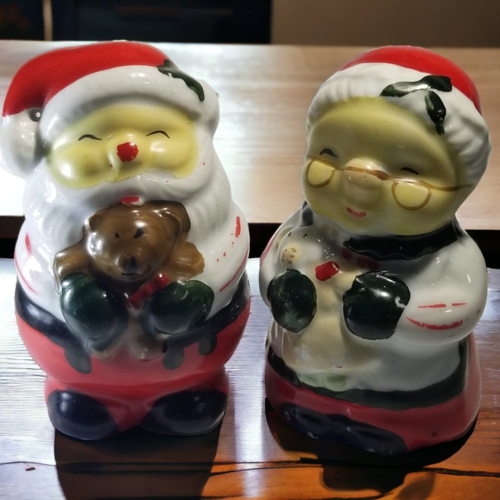 Mr. & Mrs. Santa Claus Salt & Pepper Shakers w/Stoppers Christmas1970s Shakers